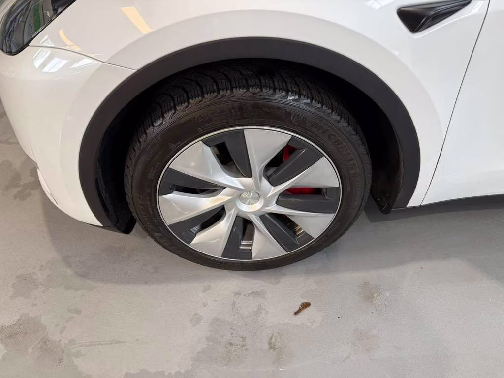 2024 Pearl White Multi-Coat Tesla Model Y Long Range AWD SUV