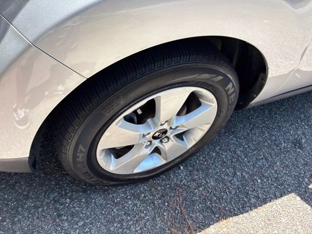 2018 Bright Silver Kia Soul Base FWD Hatchback