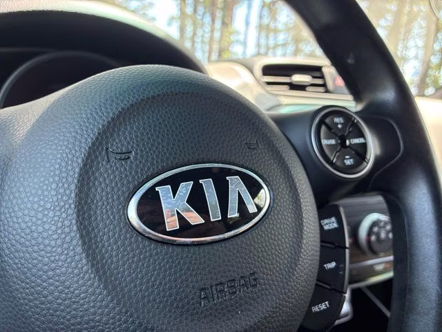 2018 Bright Silver Kia Soul Base FWD Hatchback