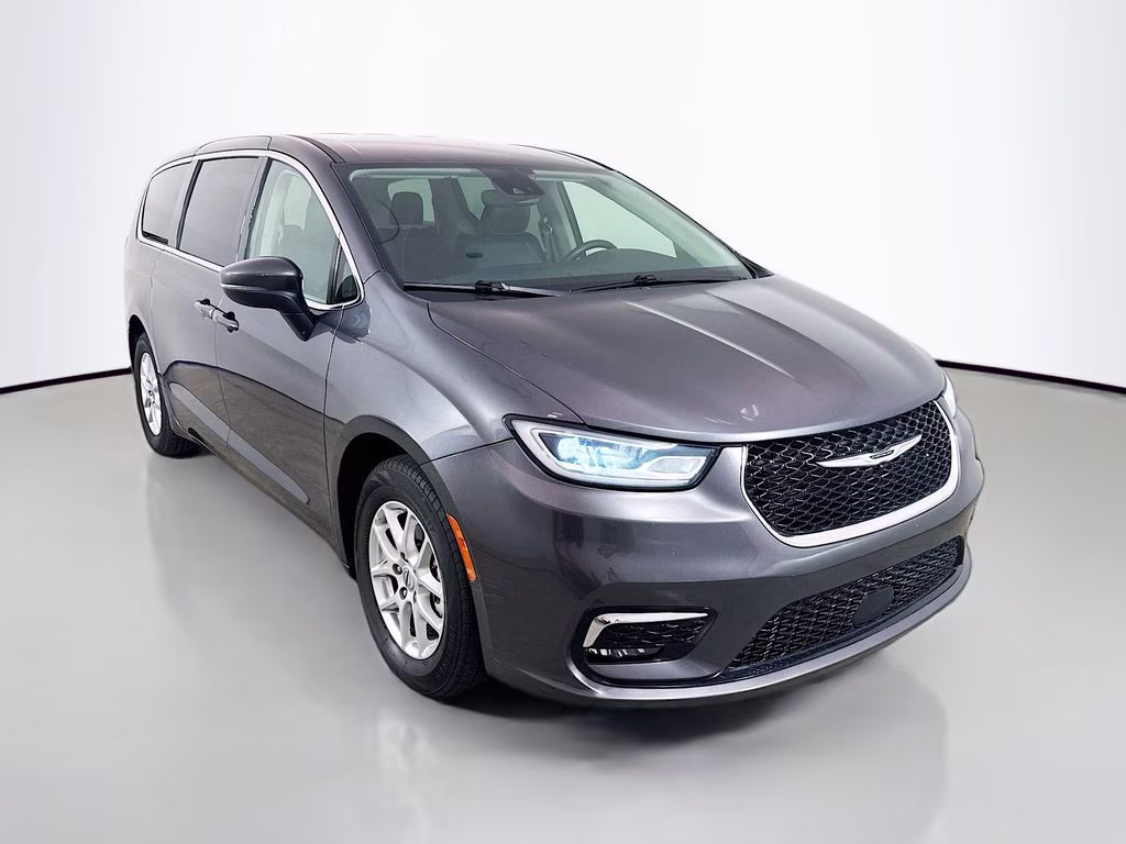 2023 Chrysler Pacifica Touring L's photo