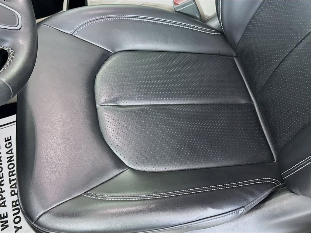 2023 Granite Crystal Metallic Clearcoat Chrysler Pacifica Touring L FWD Van