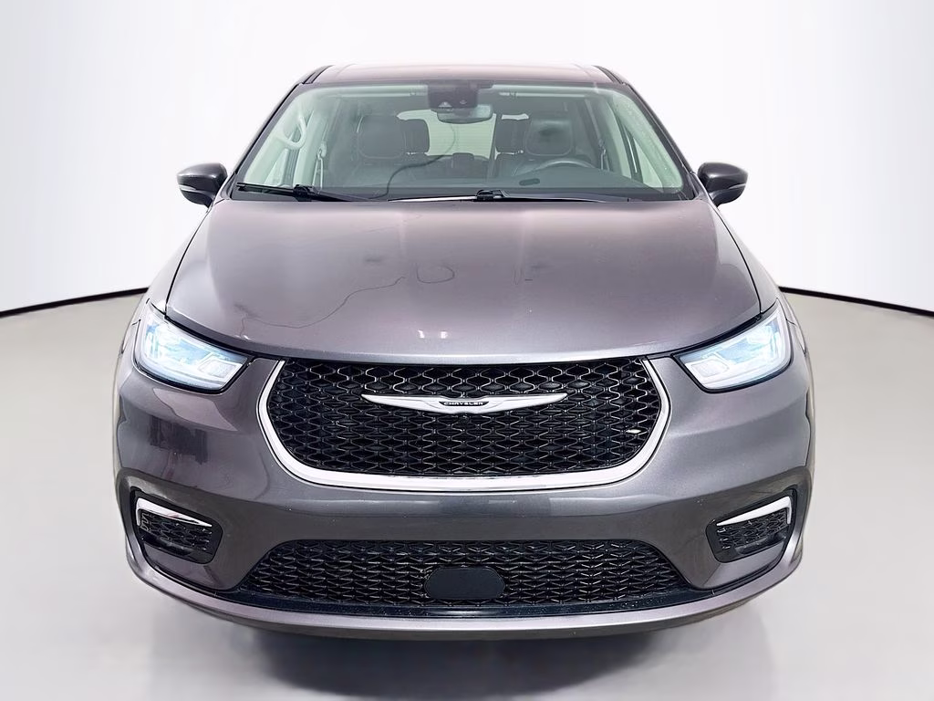 2023 Granite Crystal Metallic Clearcoat Chrysler Pacifica Touring L FWD Van