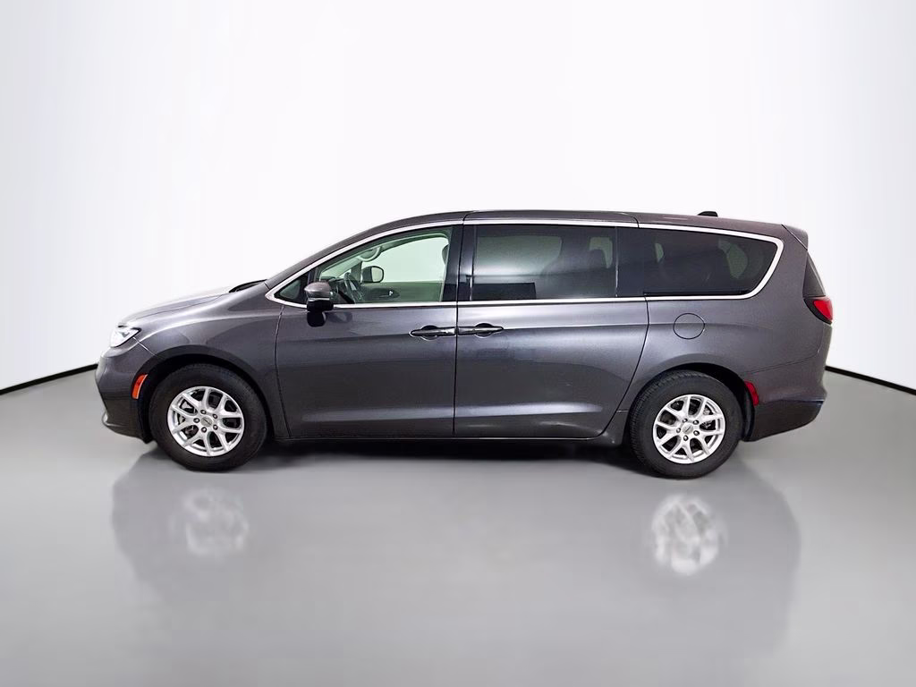 2023 Granite Crystal Metallic Clearcoat Chrysler Pacifica Touring L FWD Van