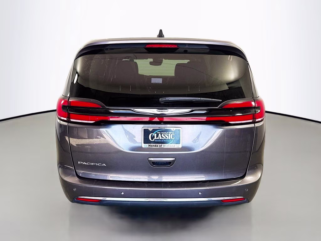 2023 Granite Crystal Metallic Clearcoat Chrysler Pacifica Touring L FWD Van