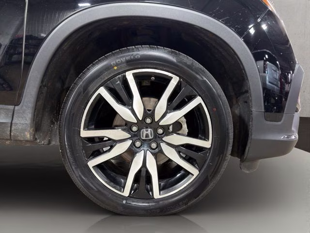 2022 Crystal Black Pearl Honda Pilot Elite AWD SUV