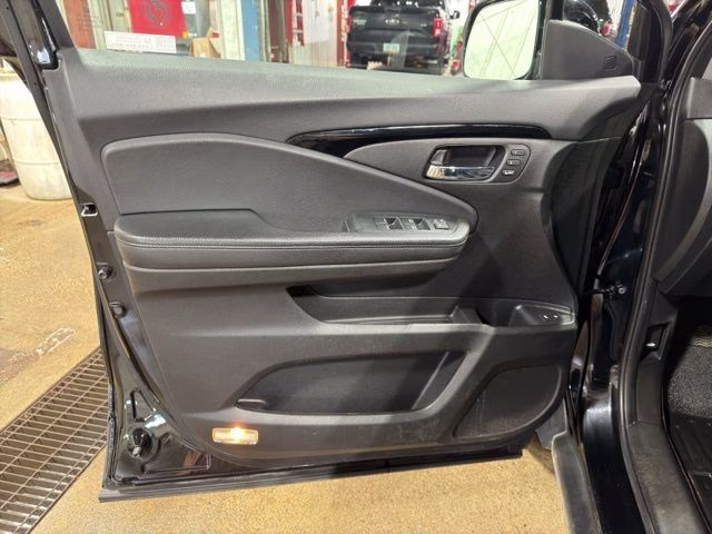 2022 Crystal Black Pearl Honda Pilot Elite AWD SUV
