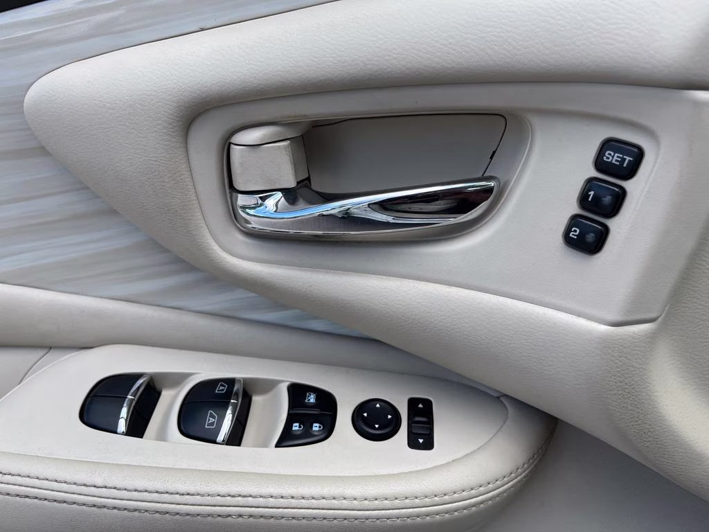 2018 Pearl White Nissan Murano Platinum FWD SUV