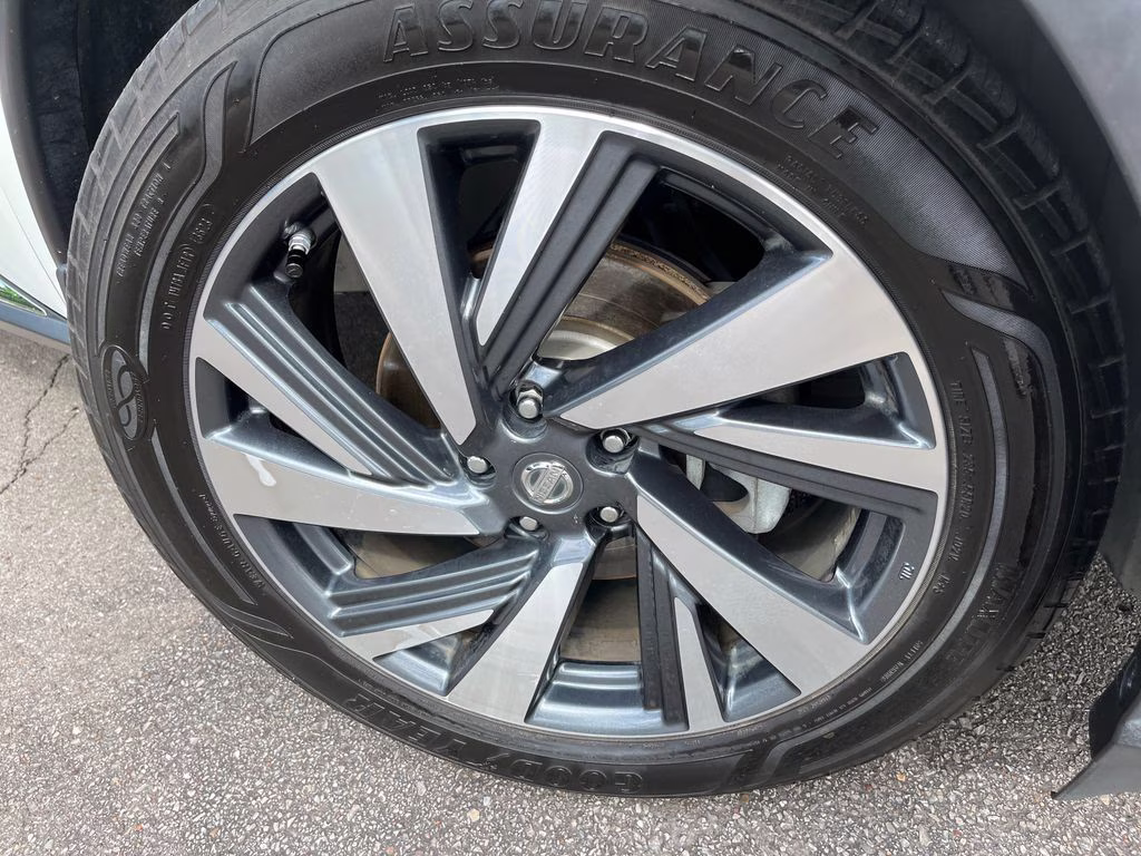 2018 Pearl White Nissan Murano Platinum FWD SUV