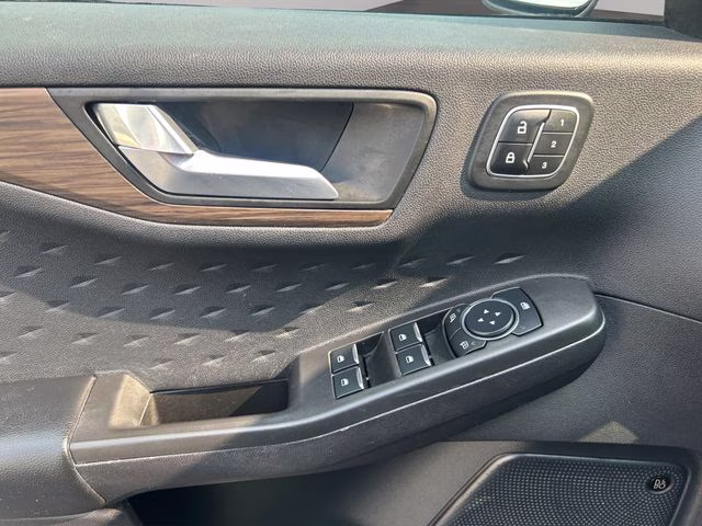 2020 Black Metallic Ford Escape Hybrid Titanium FWD SUV