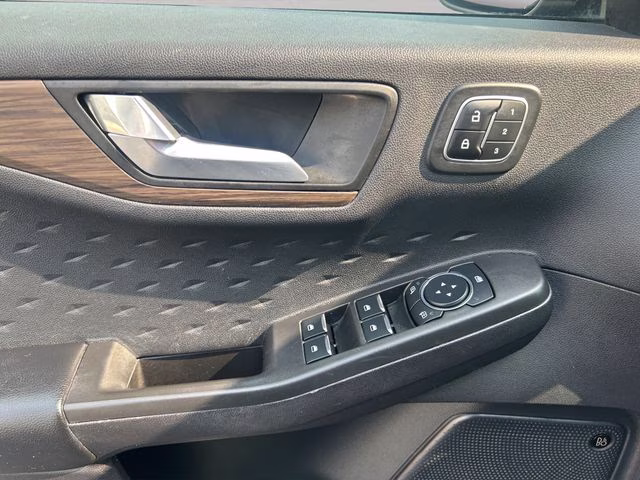 2020 Black Metallic Ford Escape Hybrid Titanium FWD SUV