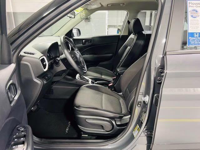 2024 Ecotronic Gray Hyundai Venue Limited FWD SUV
