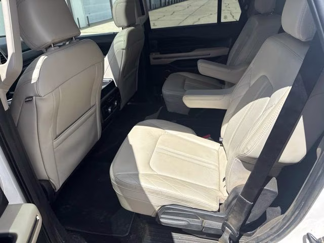 2021 White Ford Expedition Platinum 4X4 SUV