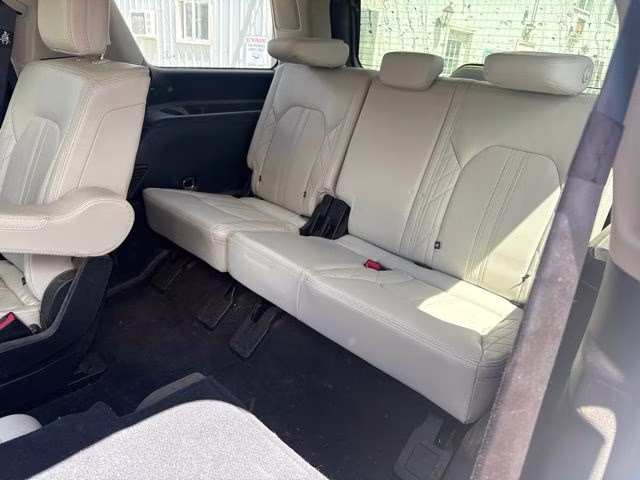 2021 White Ford Expedition Platinum 4X4 SUV