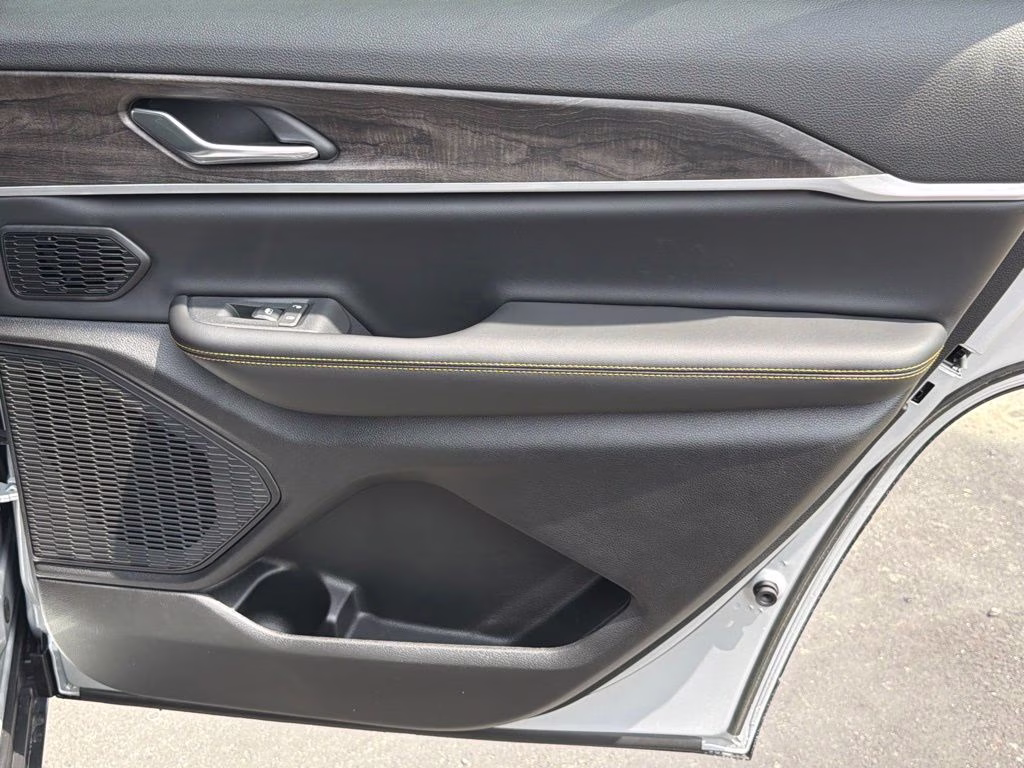 2026 Silver Zynith Jeep Grand Cherokee L Limited 4X4 SUV