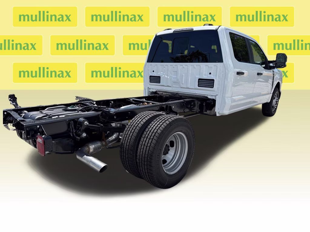 2026 Oxford White Ford Super Duty F-350 DRW XL RWD Chassis