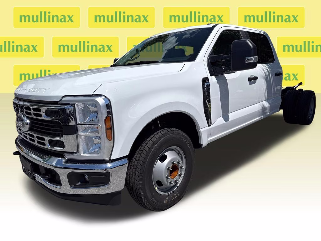 2026 Oxford White Ford Super Duty F-350 DRW XL RWD Chassis