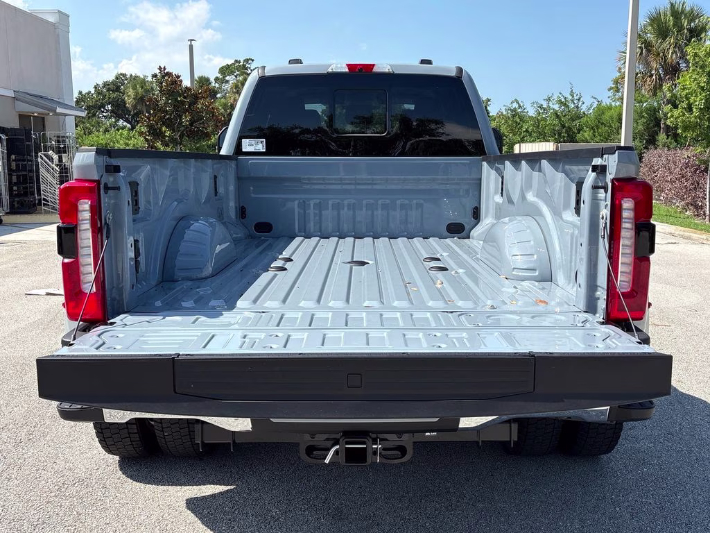 2026 Gray Metallic Ford Super Duty F-450 DRW Lariat 4X4 Truck
