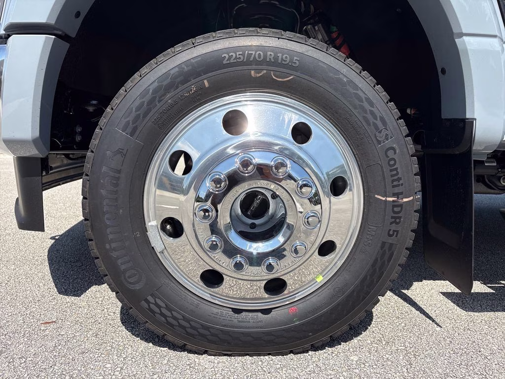 2026 Gray Metallic Ford Super Duty F-450 DRW Lariat 4X4 Truck