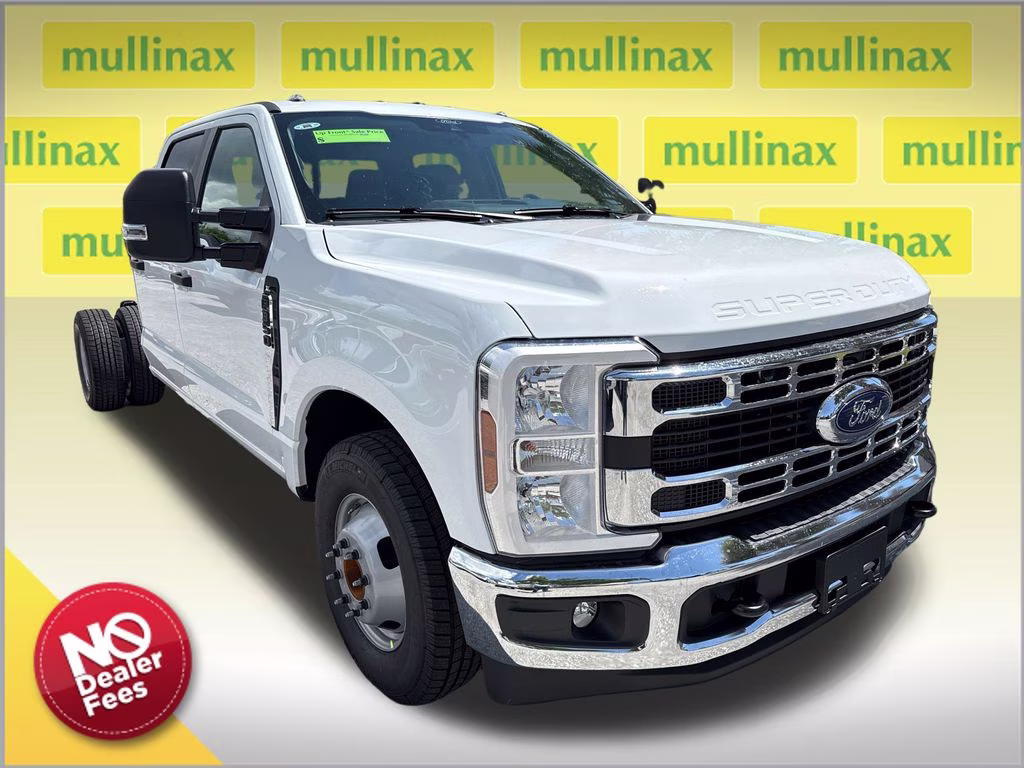 2026 Oxford White Ford Super Duty F-350 DRW XL RWD Chassis