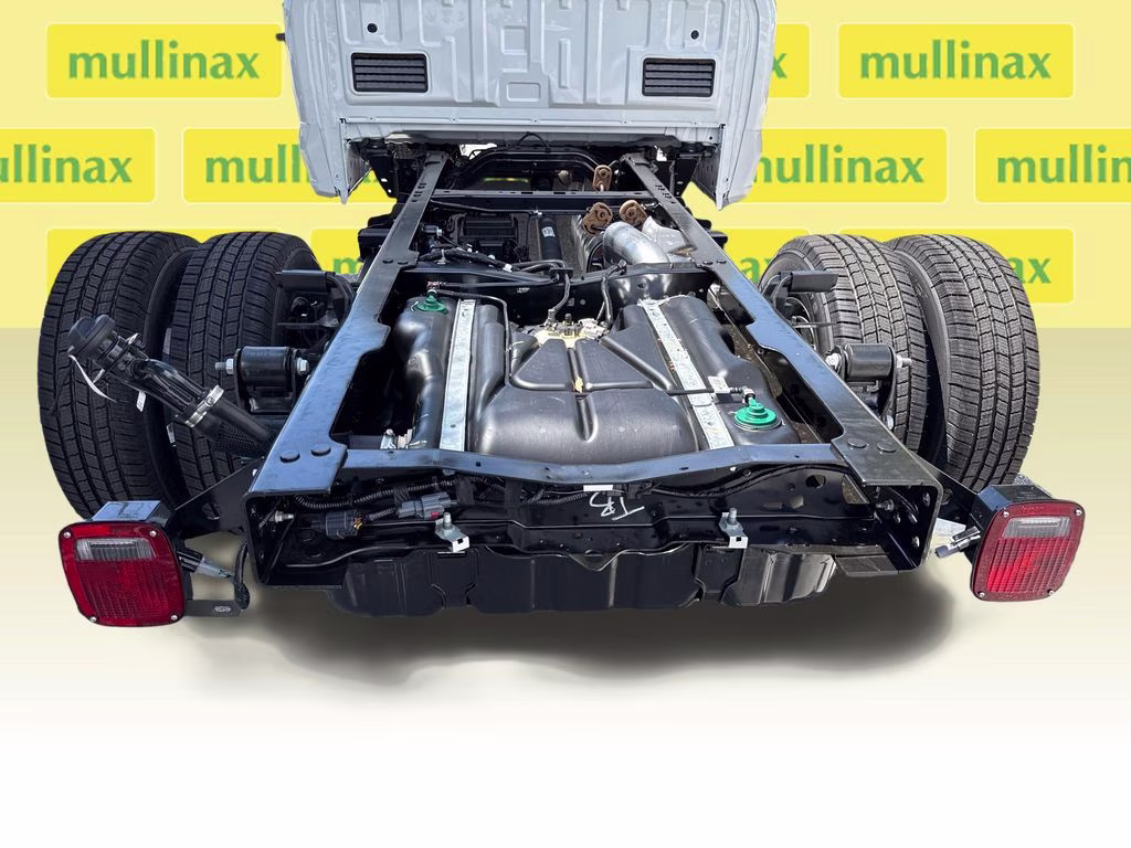 2026 Oxford White Ford Super Duty F-350 DRW XL RWD Chassis