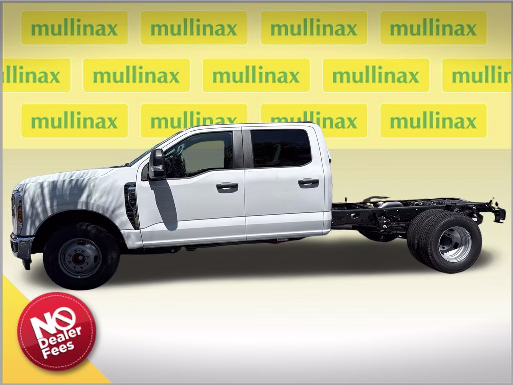 2026 Oxford White Ford Super Duty F-350 DRW XL RWD Chassis