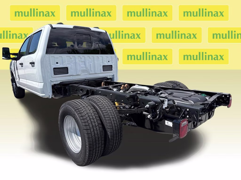 2026 Oxford White Ford Super Duty F-350 DRW XL RWD Chassis