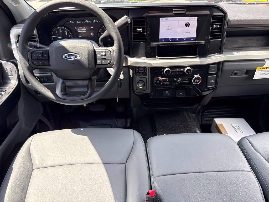 2026 Oxford White Ford Super Duty F-350 DRW XL RWD Chassis