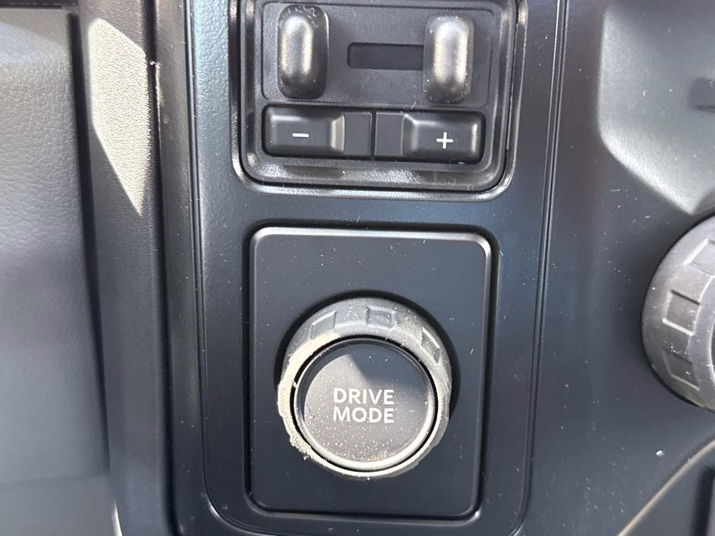 2026 Oxford White Ford Super Duty F-350 DRW XL RWD Chassis