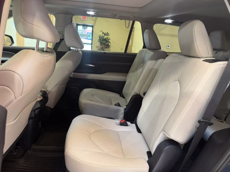 2024 Toyota Grand Highlander XLE Sport Utility 4D AWD