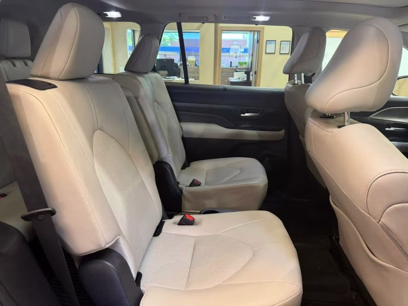 2024 Toyota Grand Highlander XLE Sport Utility 4D AWD