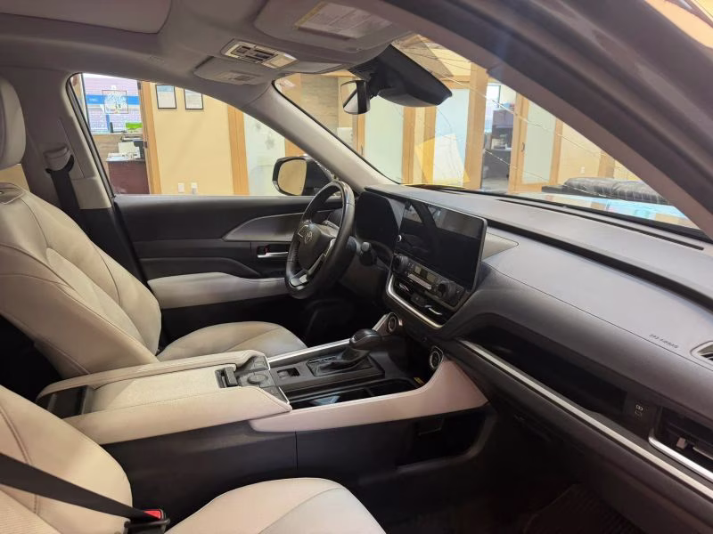 2024 Toyota Grand Highlander XLE Sport Utility 4D AWD