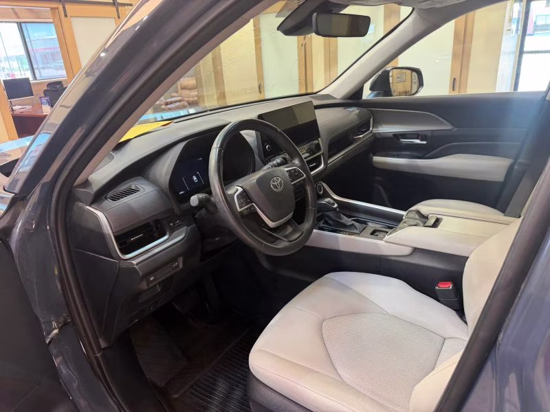 2024 Toyota Grand Highlander XLE Sport Utility 4D AWD