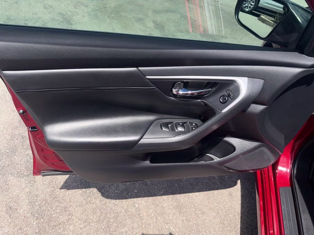 2017 Cayenne Red Nissan Altima 2.5 SR FWD Sedan