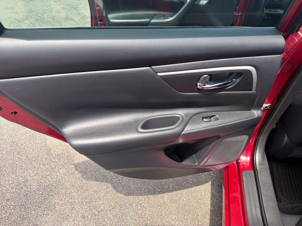 2017 Cayenne Red Nissan Altima 2.5 SR FWD Sedan