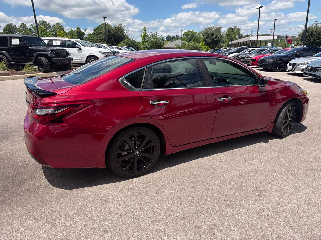 2017 Cayenne Red Nissan Altima 2.5 SR FWD Sedan