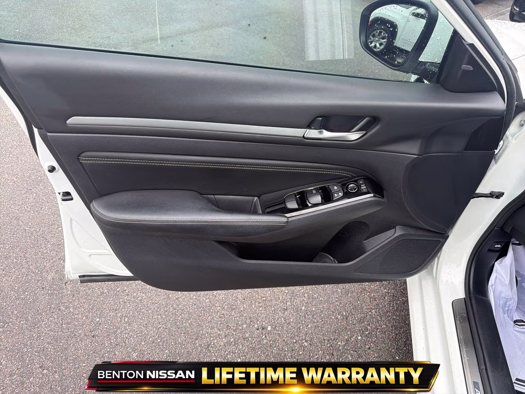 2023 Pearl White Tricoat Nissan Altima 2.5 SL AWD Sedan