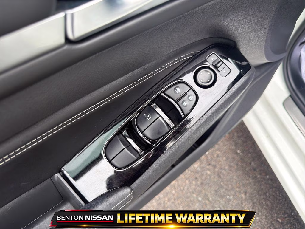 2023 Pearl White Tricoat Nissan Altima 2.5 SL AWD Sedan