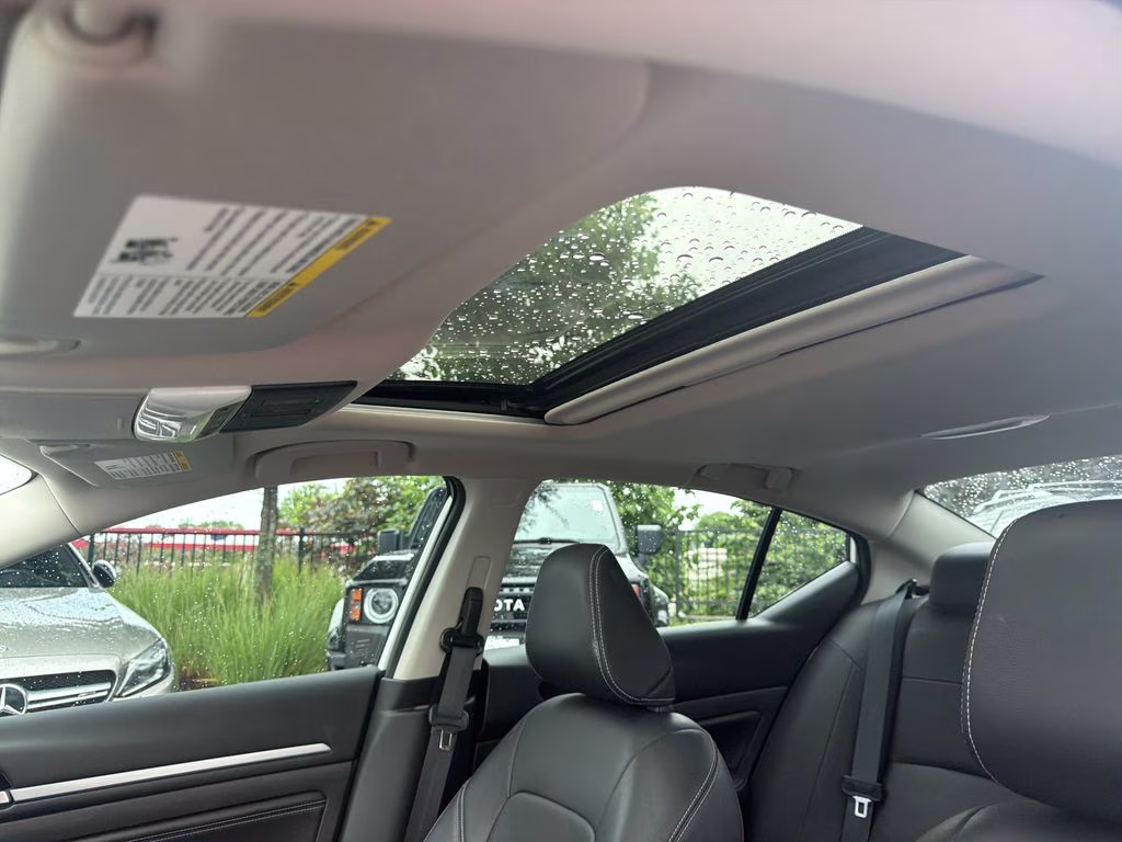 2023 Pearl White Tricoat Nissan Altima 2.5 SL AWD Sedan