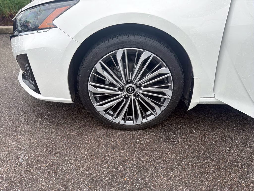 2023 Pearl White Tricoat Nissan Altima 2.5 SL AWD Sedan