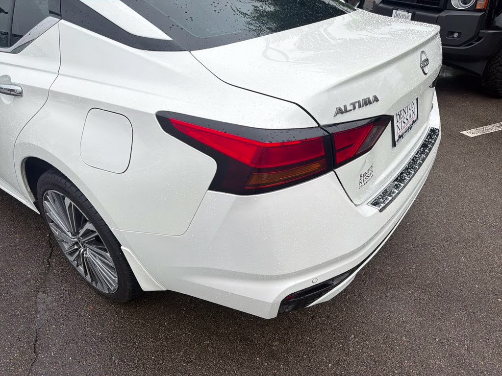 2023 Pearl White Tricoat Nissan Altima 2.5 SL AWD Sedan