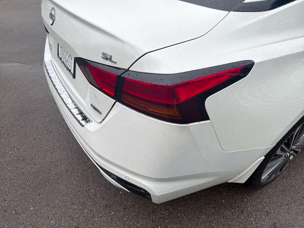 2023 Pearl White Tricoat Nissan Altima 2.5 SL AWD Sedan