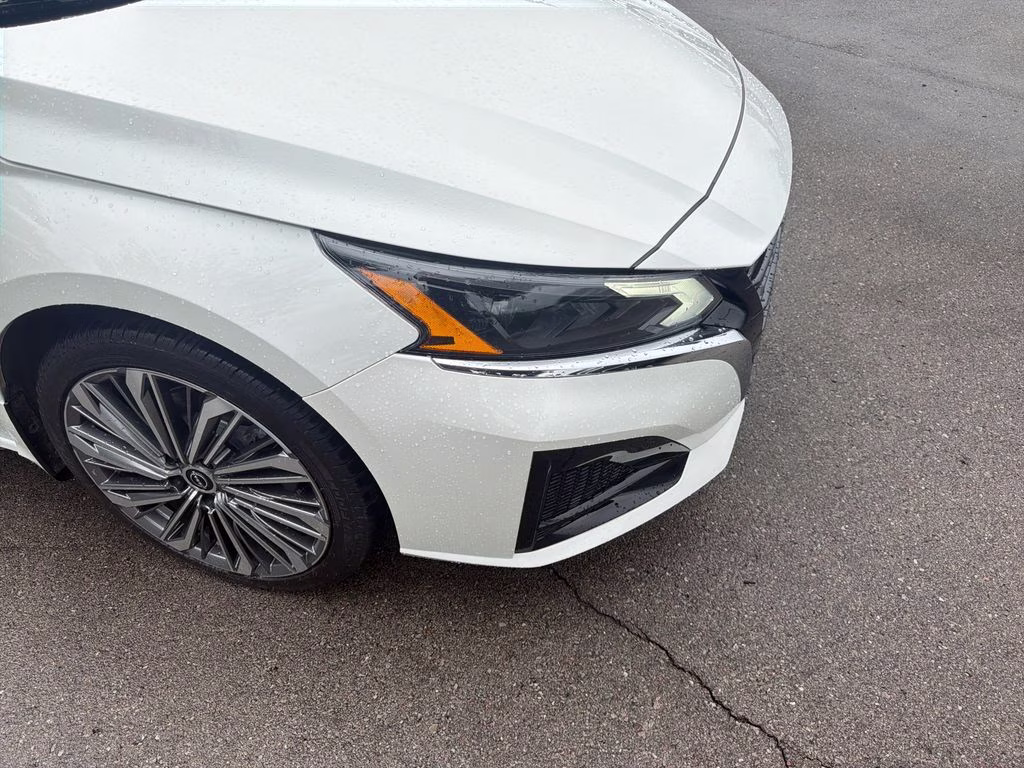 2023 Pearl White Tricoat Nissan Altima 2.5 SL AWD Sedan