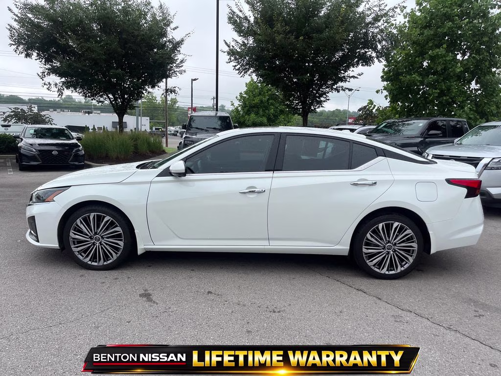2023 Pearl White Tricoat Nissan Altima 2.5 SL AWD Sedan