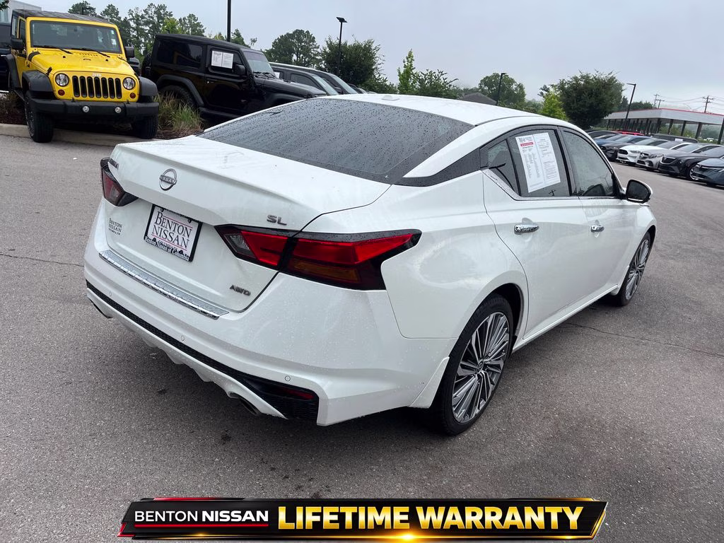 2023 Pearl White Tricoat Nissan Altima 2.5 SL AWD Sedan