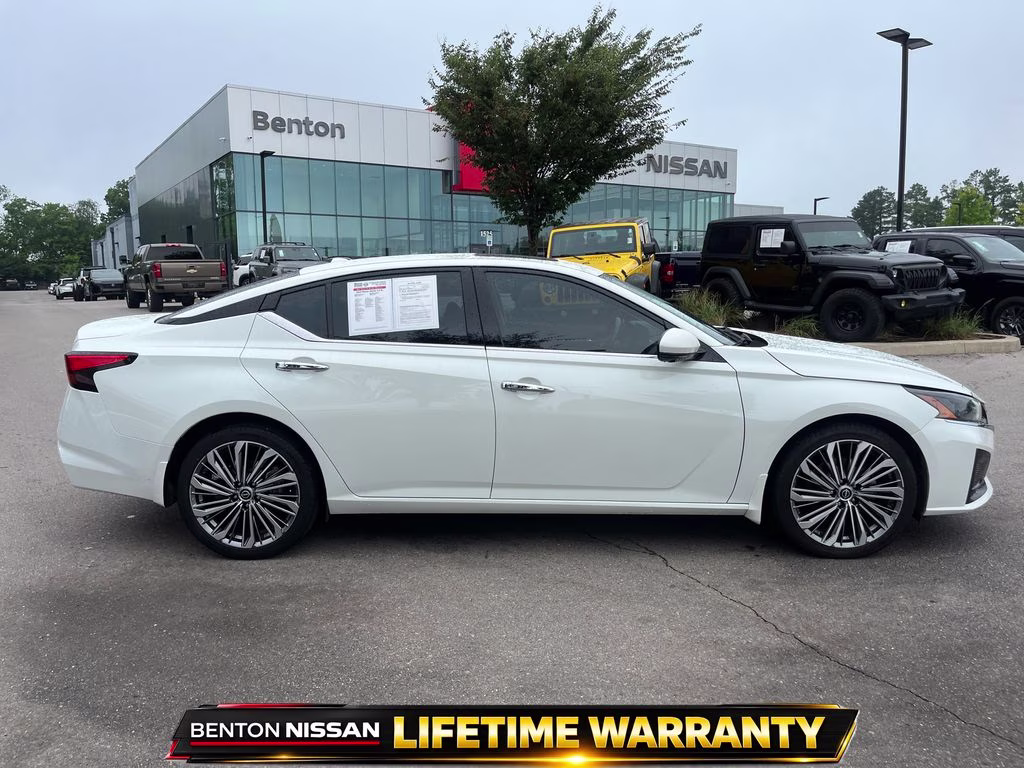 2023 Pearl White Tricoat Nissan Altima 2.5 SL AWD Sedan