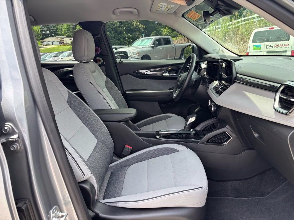 2024 Sterling Gray Metallic Chevrolet Trailblazer LT FWD SUV