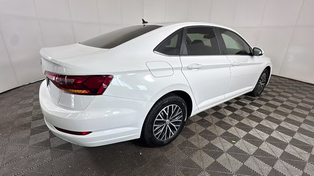 2019 Pure White Volkswagen Jetta R-Line FWD Sedan