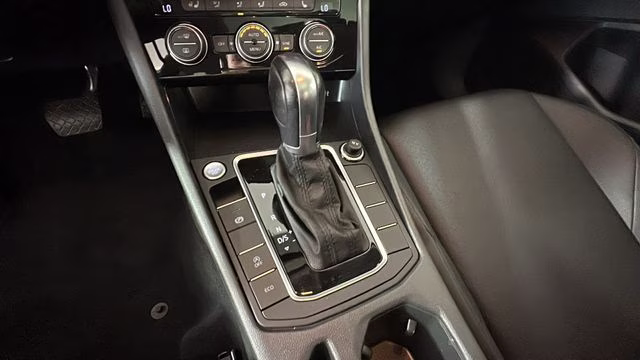 2019 Pure White Volkswagen Jetta R-Line FWD Sedan