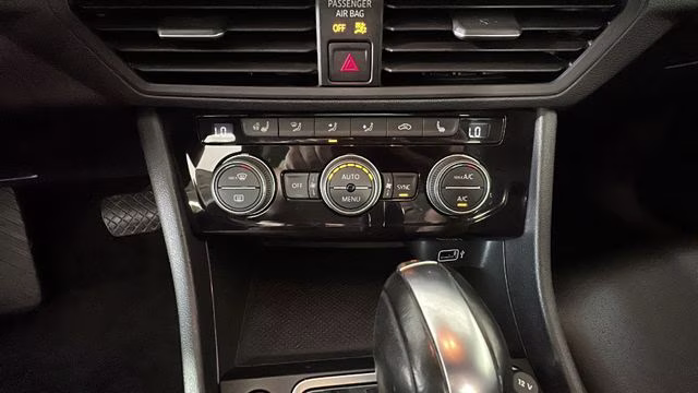 2019 Pure White Volkswagen Jetta R-Line FWD Sedan