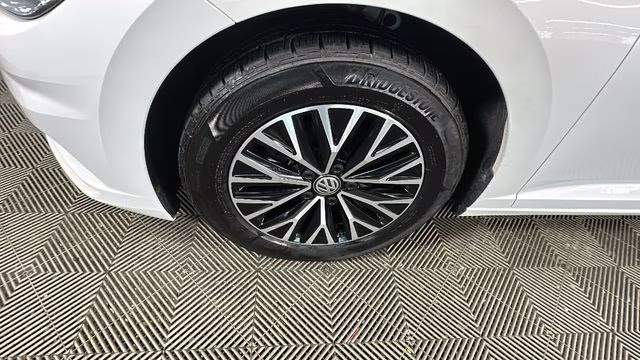 2019 Pure White Volkswagen Jetta R-Line FWD Sedan